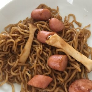 えりんぎとウインナーの焼きそば